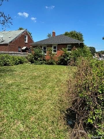 2nd image of 17603 Albion St
