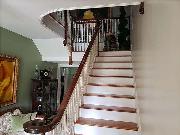 3rd image of 310 Woodland Drive