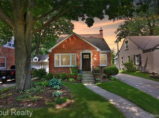 905 Forestdale Rd, Royal Oak, MI 48067
