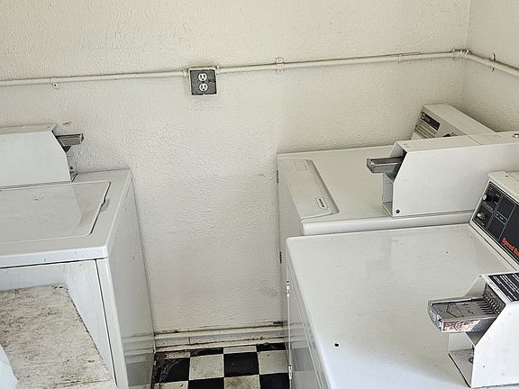 5th image of 1421 Echo Park Ave APT 8