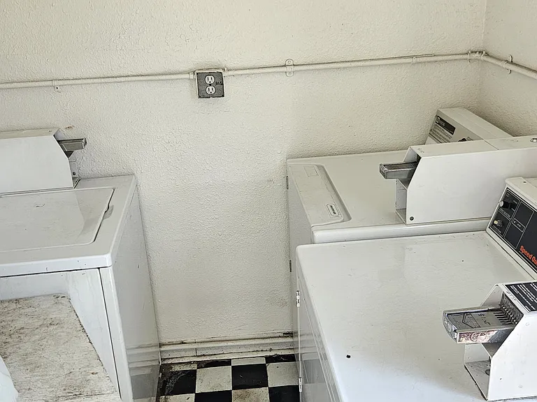 1425 Echo Park Ave #7 — Photo 9