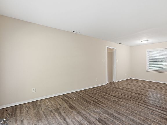 4th image of 3660 Fairlane Dr NW