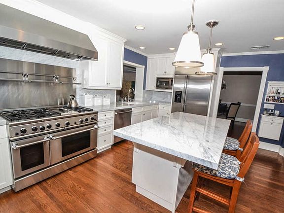 5th image of 4757 N Van Ness Blvd