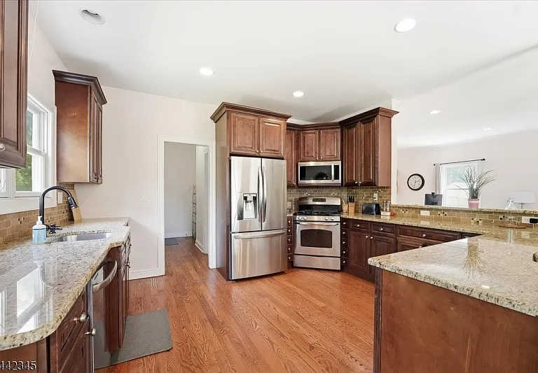 6 Poplar Pl — Photo 4