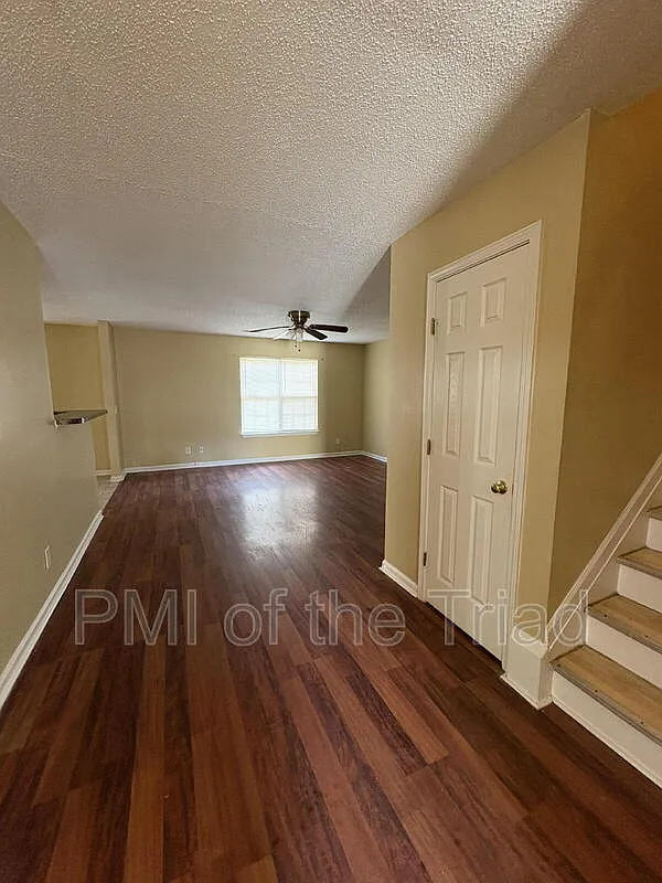 3 bed, 2.5 bath, 1904 sqft, $1,850 — Photo 4