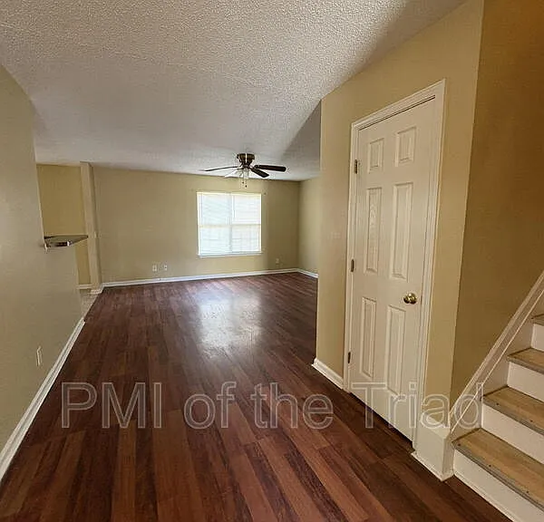 152 Drewsbury Dr — Photo 4
