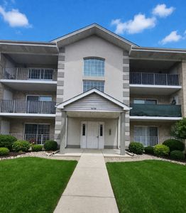 9138 W 95th St APT 3B, Hickory Hills, IL, 60457