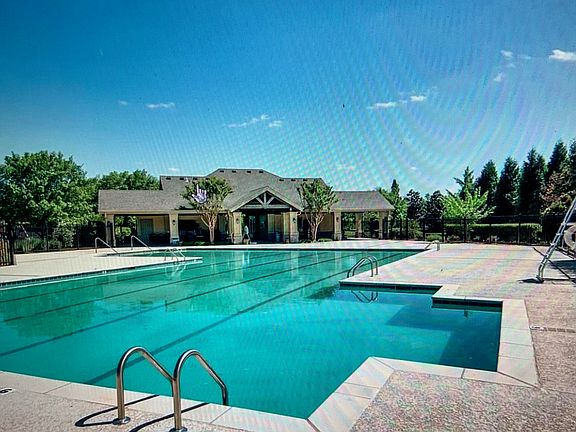 5th image of 336 Lake Valley Dr