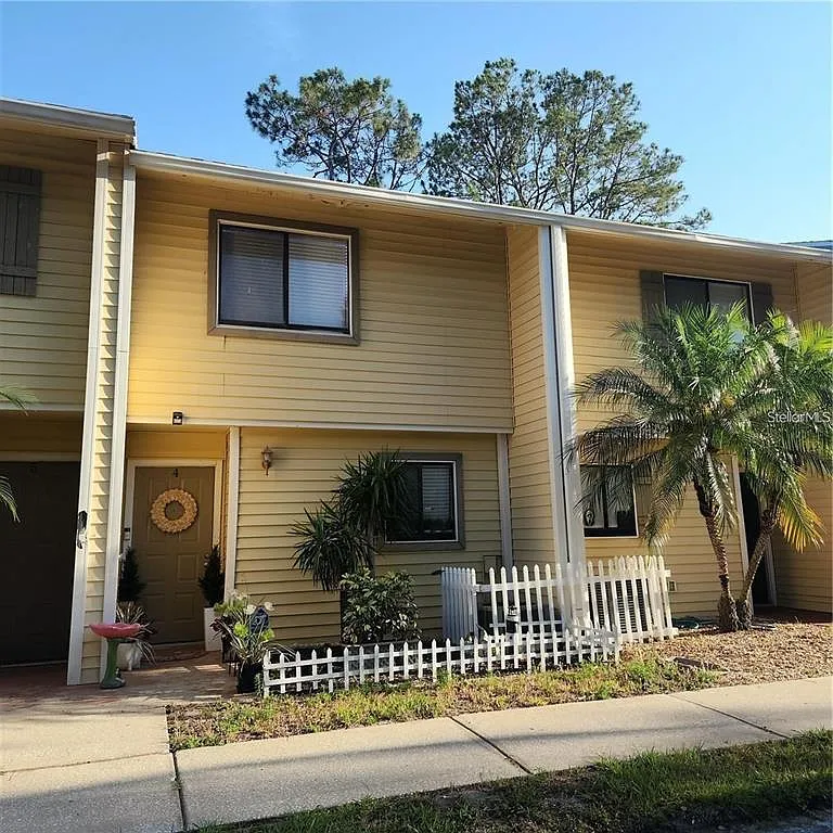 2 bed, 1.5 bath, 1032 sqft, $1,750 — Photo 2