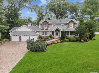6 Bucknell Dr, Plainview, NY 11803