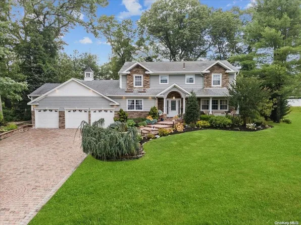 6 Bucknell Drive, Plainview, NY 11803