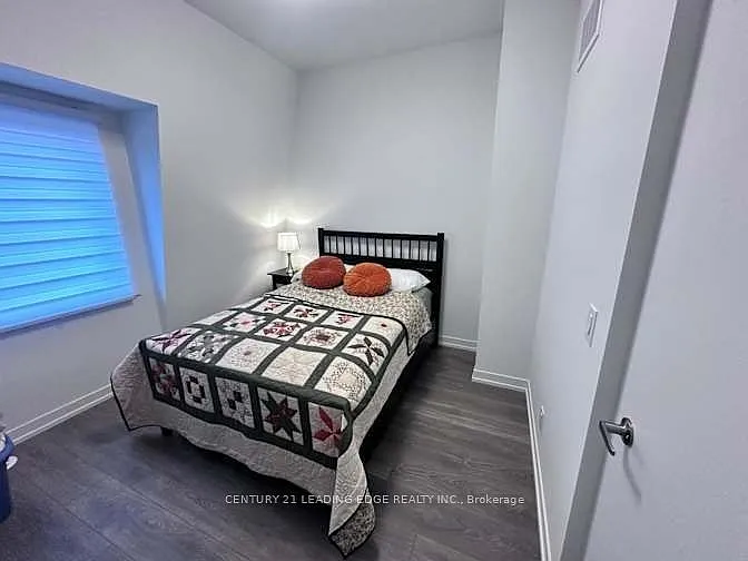 9 Spruce Pines Cres — Photo 2