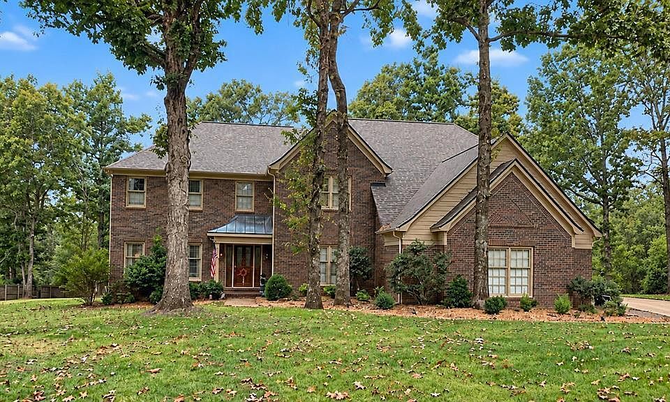 1st image of 20 Brook Hollow Pl