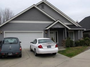 208 SE Yorktown Dr, Grants Pass, OR 97527