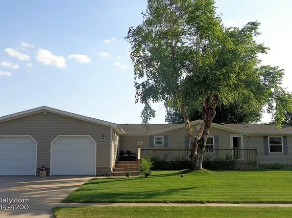 3204 Knights Rd, Grand Island, NE 68803