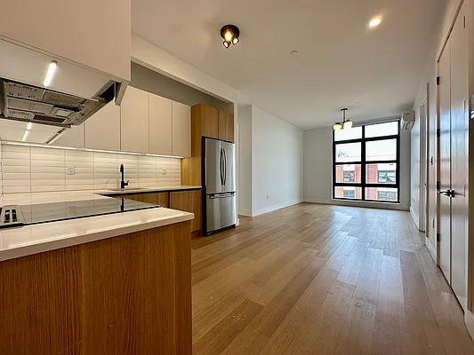 Rented by eRealty Advisors USA Inc | media 77