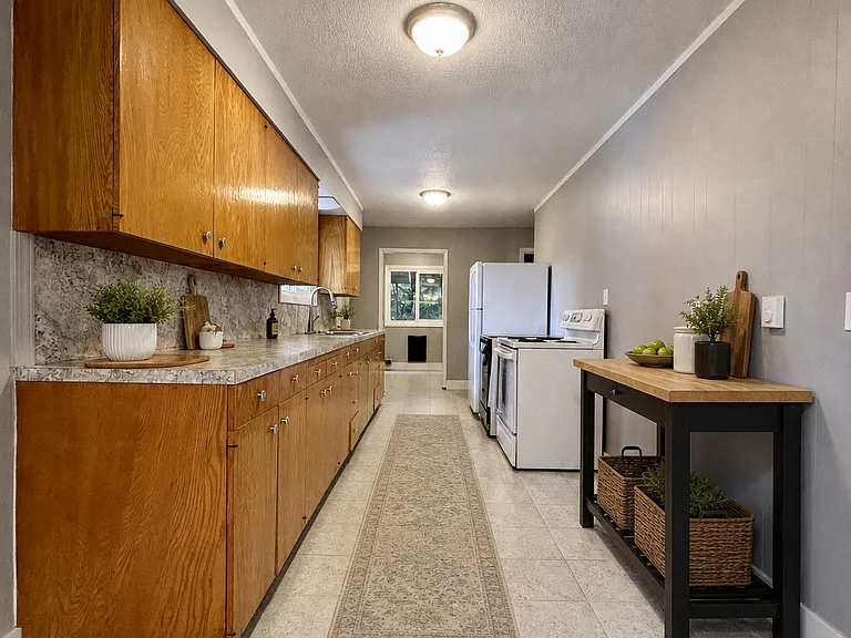605 N Adams St — Photo 6