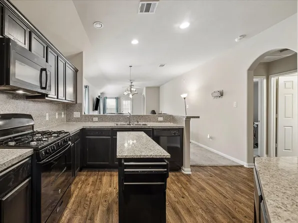 10711 Sun River Falls Dr, Humble, TX 77396