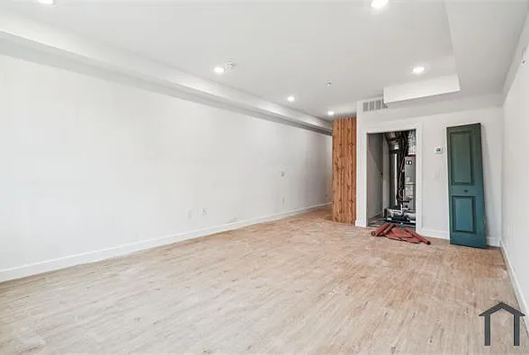 4163 Mantua Ave #3 — Photo 17