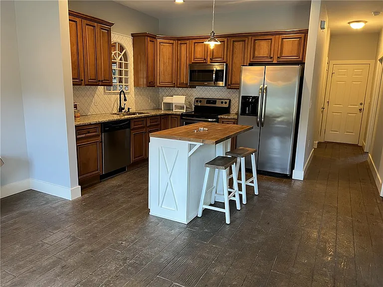 252 Lee Ln — Photo 2