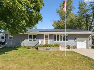 808 5th St NW, Independence, IA 50644