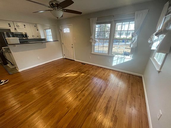 3rd image of 2627 Davis St