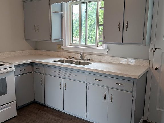 2nd image of 282 Ottawa St S #3