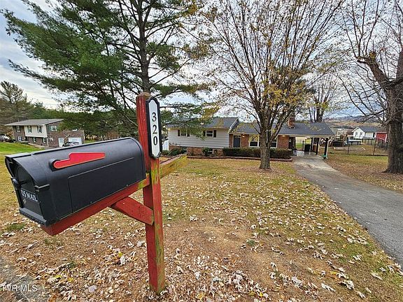4th image of 320 Green Ln