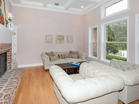 Living Room/Fireplace