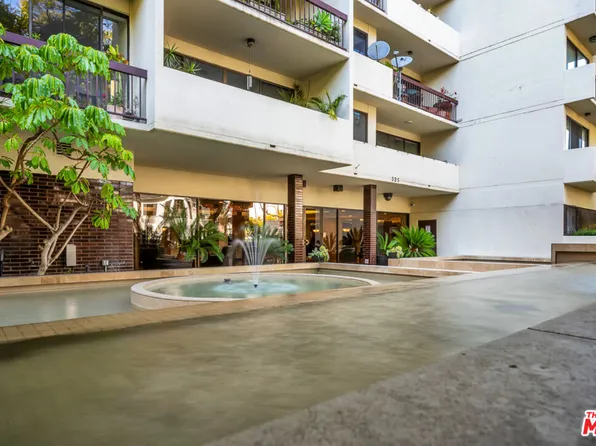 325 N Oakhurst Dr #Penthouse 3, Beverly Hills, CA 90210