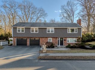 12 Fieldstone Dr, Stoneham, MA 02180