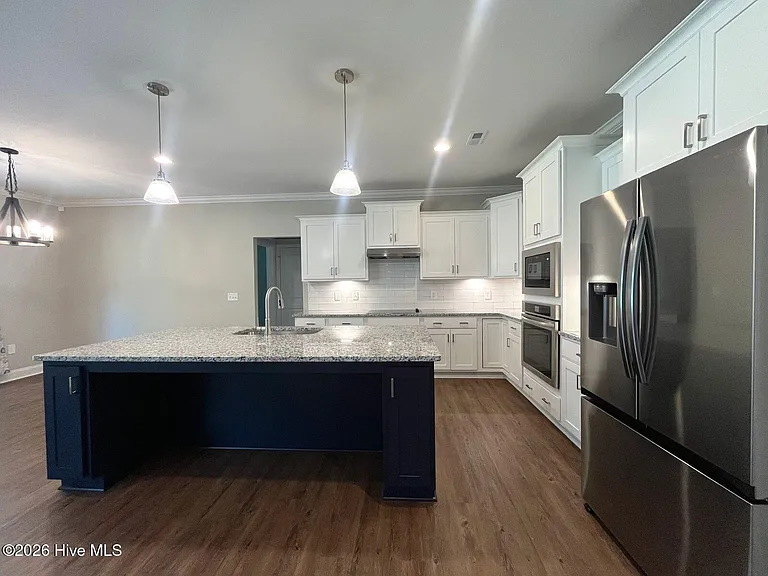 404 Endicott Ct — Photo 13