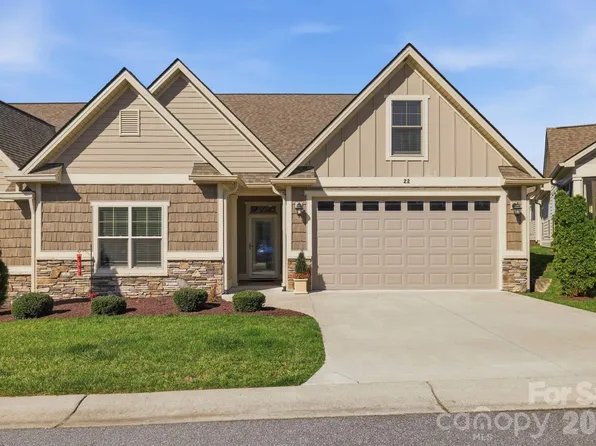 22 River Bend Ln, Fletcher, NC 28732