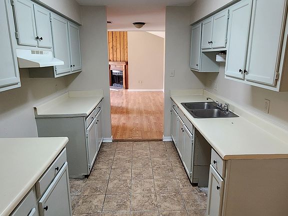 3rd image of 3243 King Bradford Dr