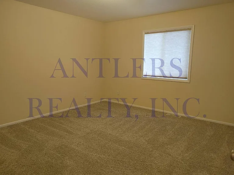 1112 Elm Ave — Photo 4