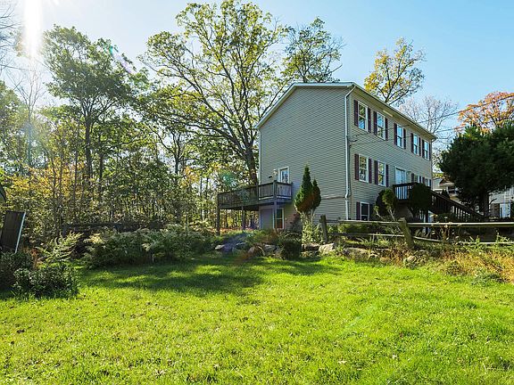 5th image of 18 Berry Ln