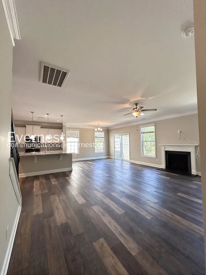 4 bed, 3.0 bath, 3198 sqft, $3,045 — Photo 4
