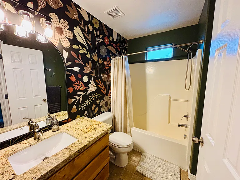 1590 Wynview Ln — Photo 4