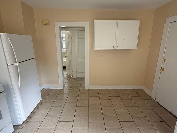 5th image of 227 County St #0