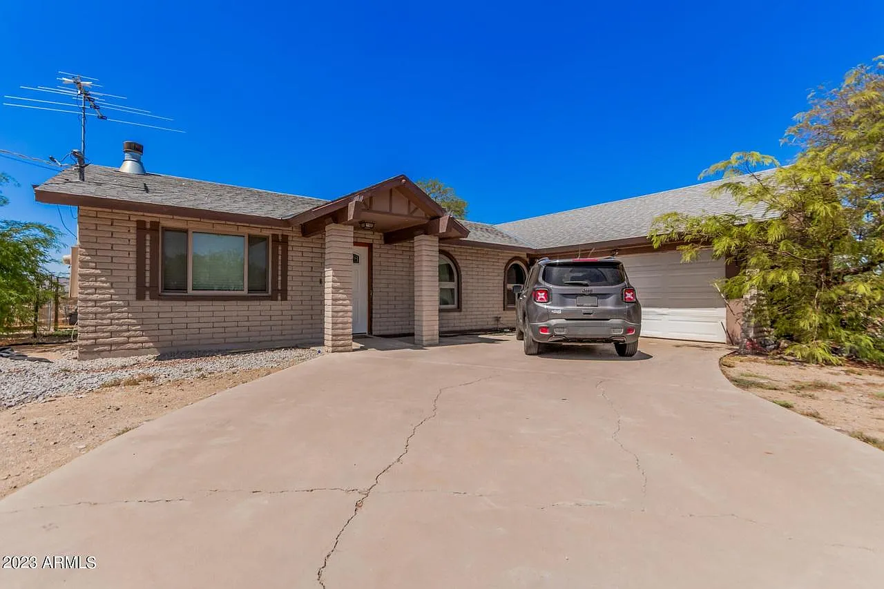 4 bed, 1674 sqft, $2,800 — Photo 1