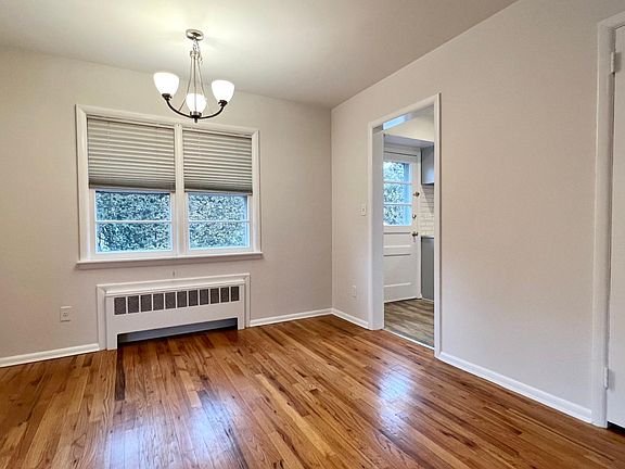 4th image of 124 Baldwin Ave