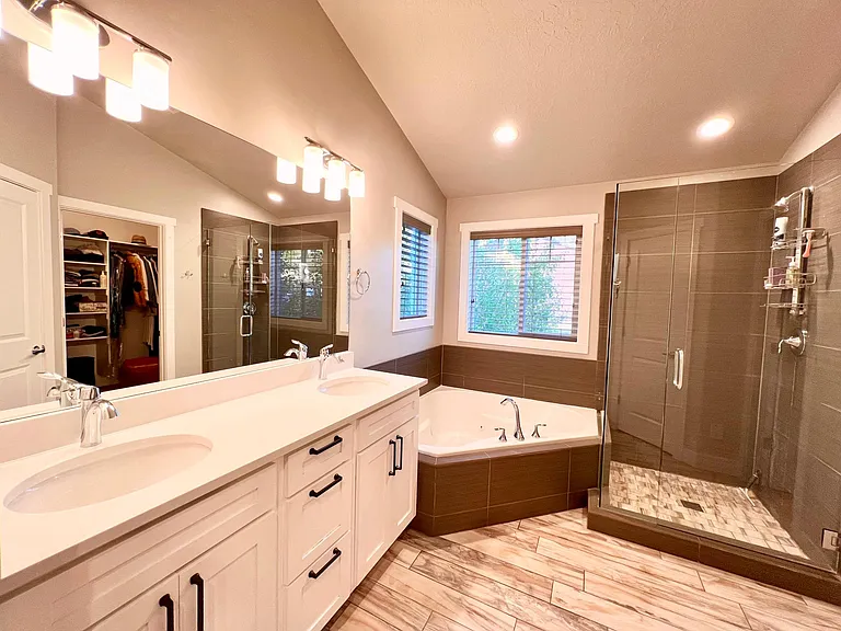339 E Manti Dr — Photo 15