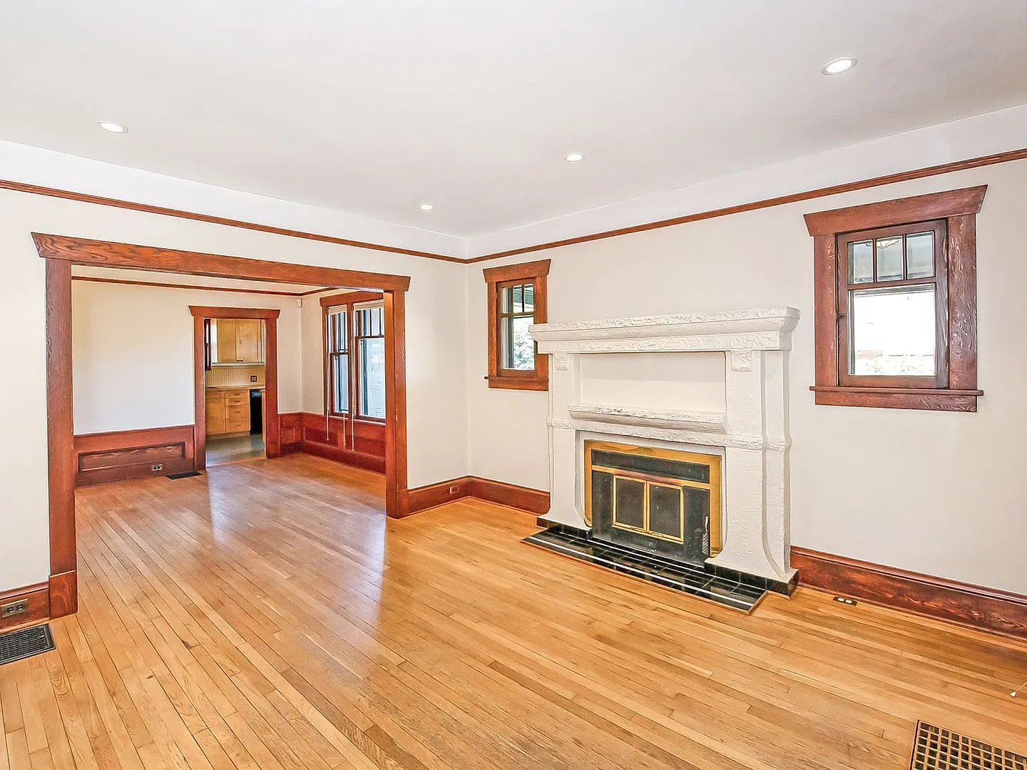 3 bed, 1.0 bath, 1062 sqft, $2,950 — Photo 4