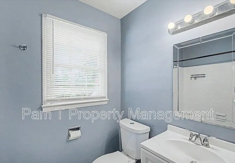 1719 E 59th St — Photo 13