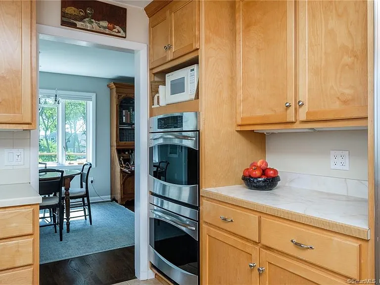 10 Morgan Point — Photo 15