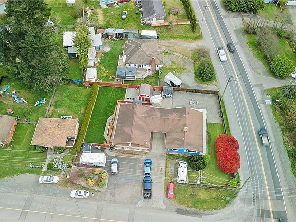 4th image of 6484 Sooke Rd