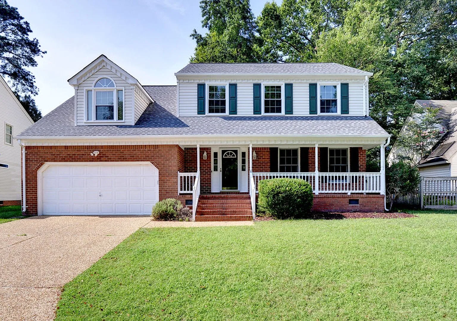Lovely Four Bedroom Kiln Creek Home — Photo 1