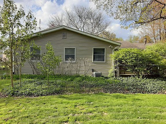 3rd image of 2860 Fair Oaks Dr