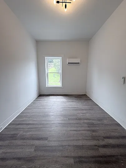 127 Susanna St — Photo 12