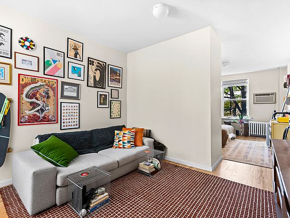 3rd image of 123 Guernsey St APT 2C